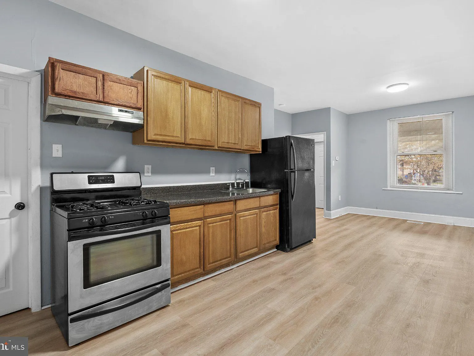 3 bed, 2.0 bath, 712 sqft, $1,450 — Photo 2