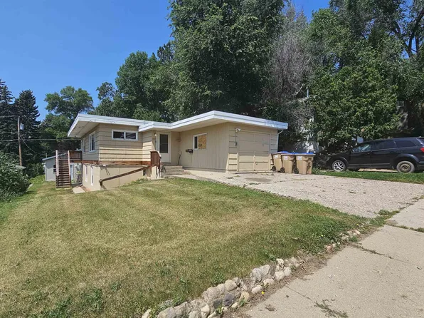 1109 9th St NW, Minot, ND 58703