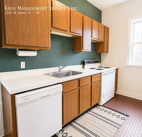 1055 W Grace St #1W Photo 1