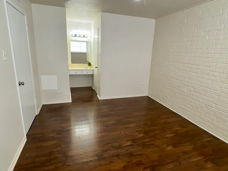 3121 Johnston St #114 — Photo 17