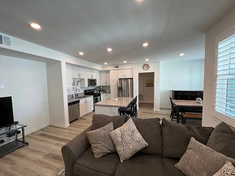 9369 Solaire Pl — Photo 12