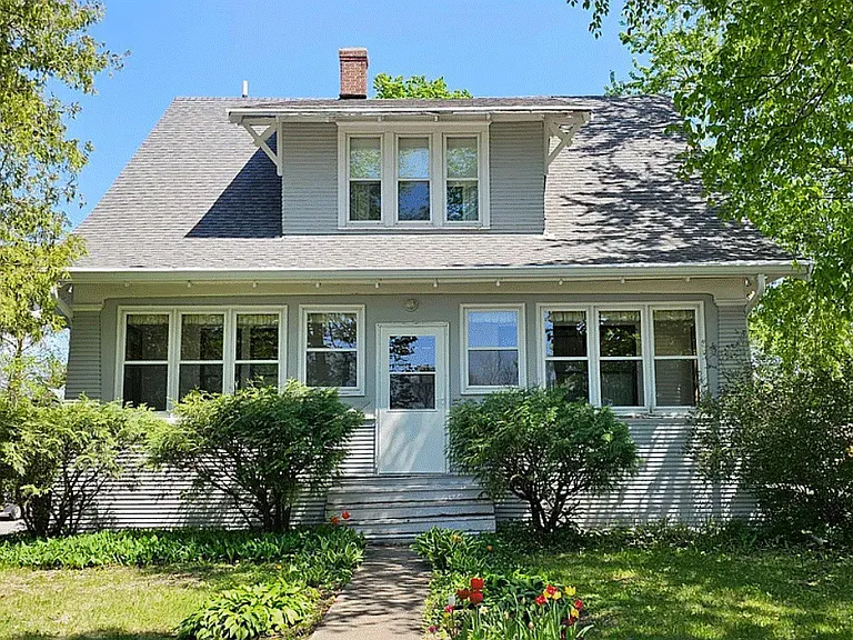502 Park St S — Photo 1