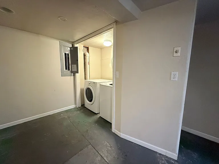 4412 N Maryland Ave — Photo 21