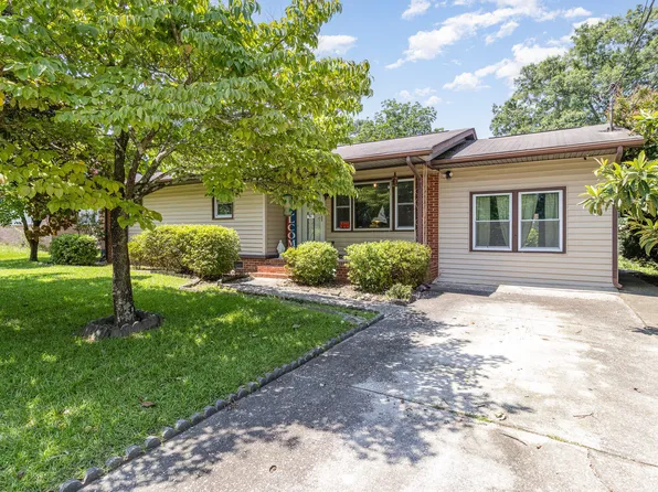 1822 Dewsberry Pl, Fayetteville, NC 28304