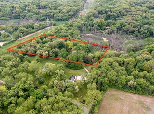 121 Deepwood Rd, Barrington, IL 60010