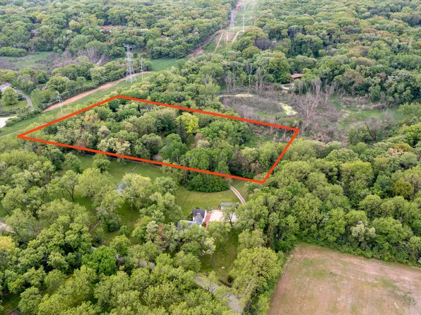 121 Deepwood Rd, Barrington, IL 60010