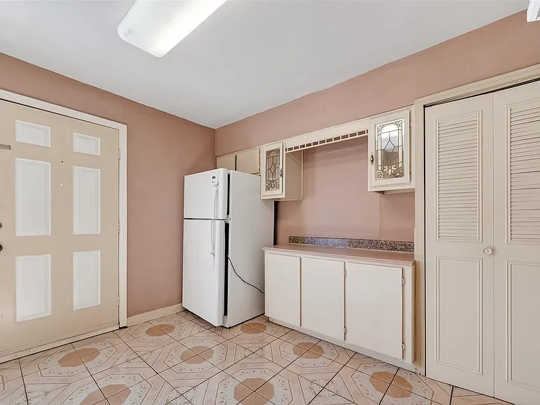 968 Garapan St — Photo 14
