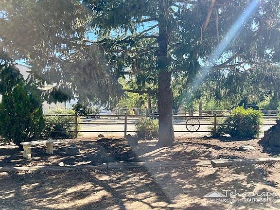 4th image of 26141 Bear Valley Rd