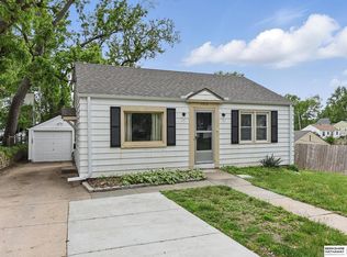 7933 Oakwood St, Ralston, NE 68127