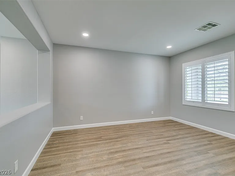 1129 Emanuel St — Photo 6