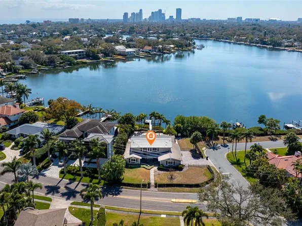 1392 Monterey Blvd NE, Saint Petersburg, FL 33704