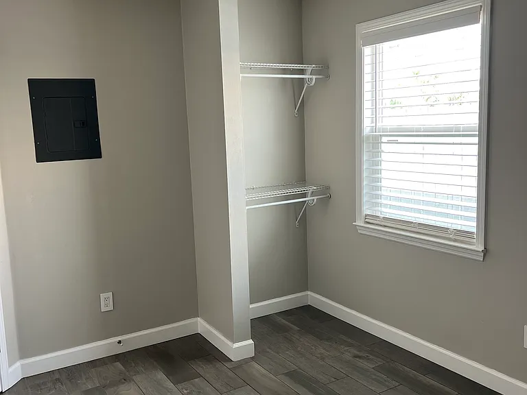 8315 Elizabeth Ave — Photo 9