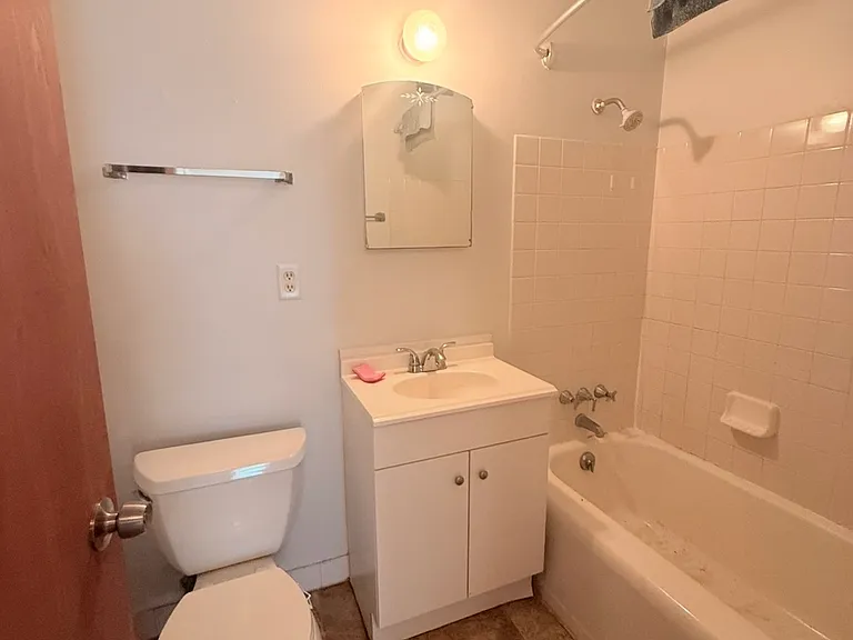 4002 N Farwell Ave #8 — Photo 7