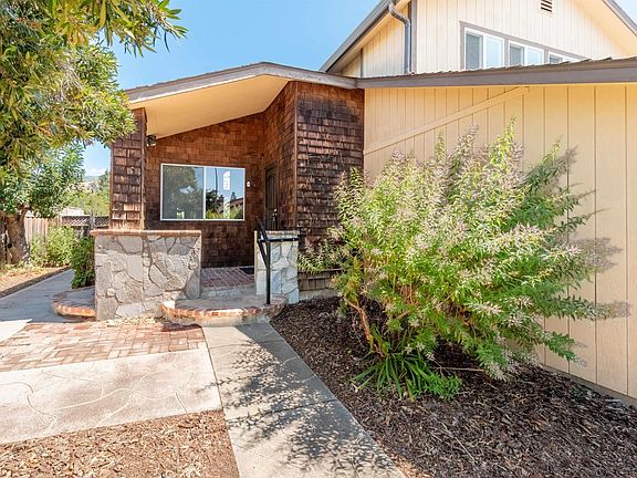 3rd image of 38940 Cherry Ct