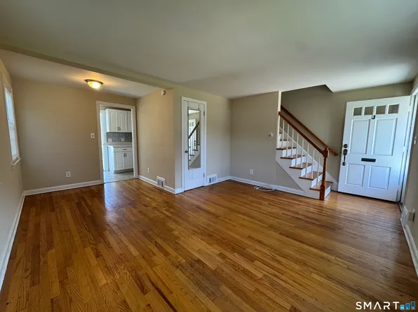 1164 Whitney Ave APT J, Hamden, CT 06517