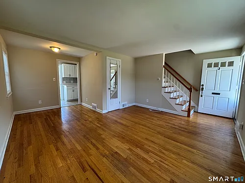 1164 Whitney Ave Photo 1