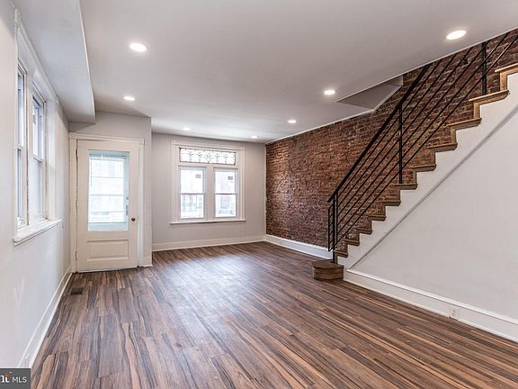 2nd image of 1009 W Rockland St