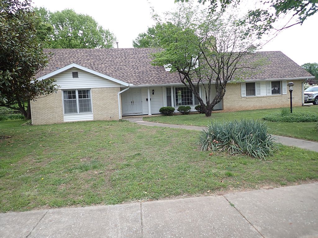805 W Katella St - Property Image