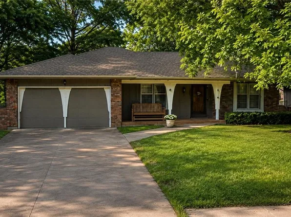 13711 W 69th St, Shawnee, KS 66216