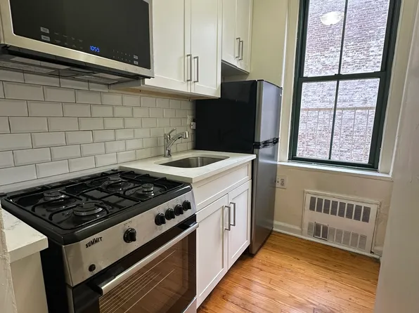 1480 York Avenue image 1 of 12