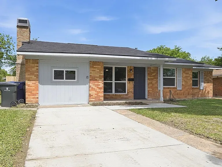 3 bed, 1444 sqft, $2,200 — Photo 2