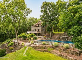 567 Four Mile Point Rd, Athens, NY 12015
