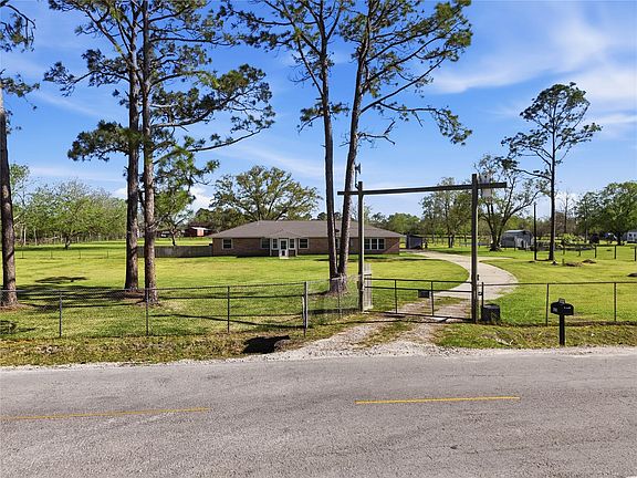 3rd image of 4215 County Road 182