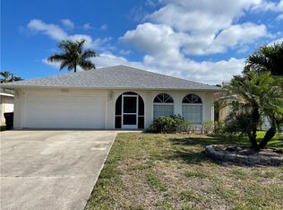 563 99th Ave N, Naples, FL 34108