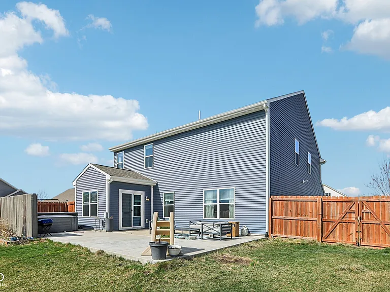 6673 Laurelwood Dr — Photo 47