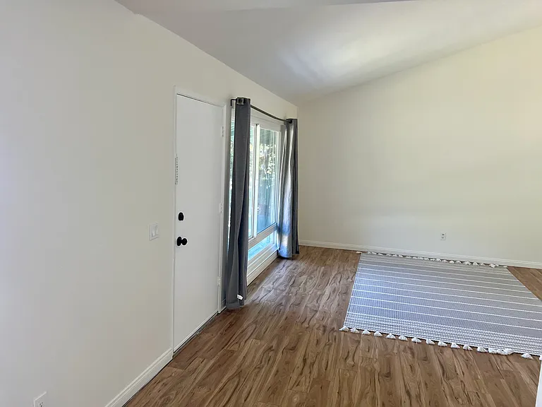 1811 E Grand Ave — Photo 13
