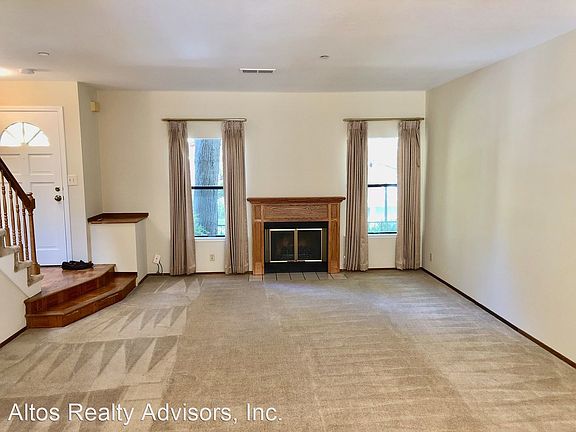 4th image of 943 La Mesa Ter Unit D