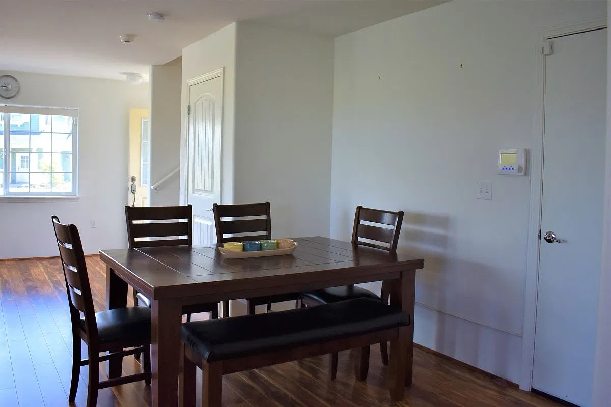 3 bed, 2.5 bath, 1514 sqft, $3,800 — Photo 4