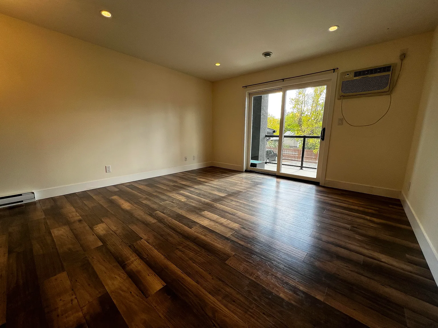 428 Henry Street — Photo 2