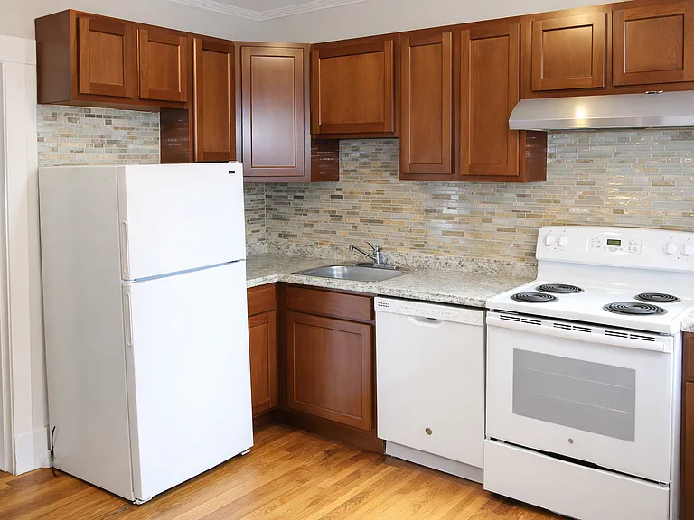 5619 Hobart St — Photo 4