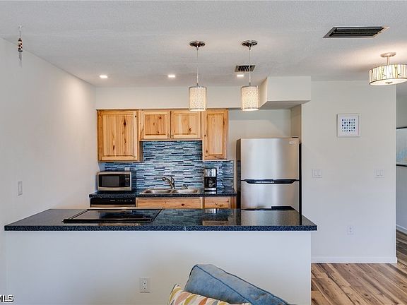 3rd image of 708 Victoria Dr APT 105