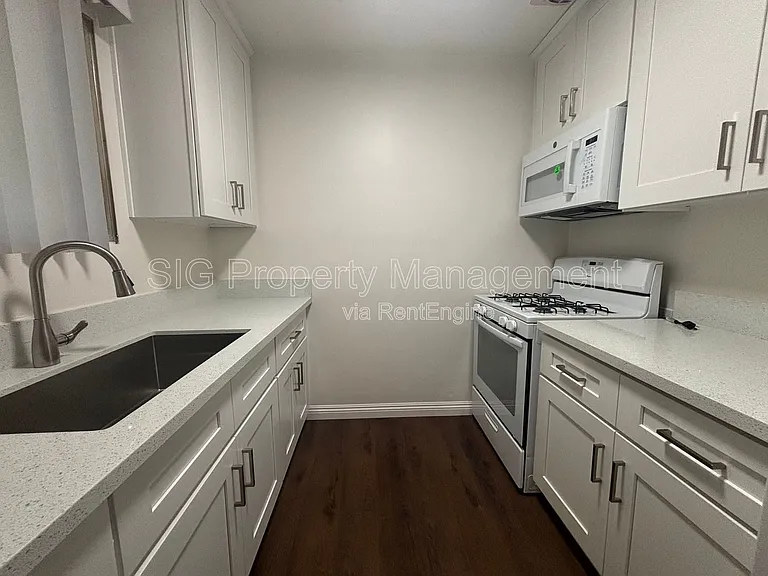 10424 Parr Ave #E — Photo 13