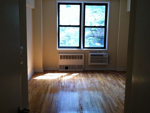 3rd image of 315 Ocean Pkwy APT 3B