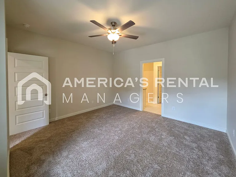 1017 Grand River Blvd W — Photo 29