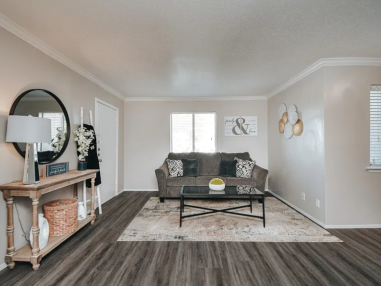 Parkwood Apartments — Photo 21