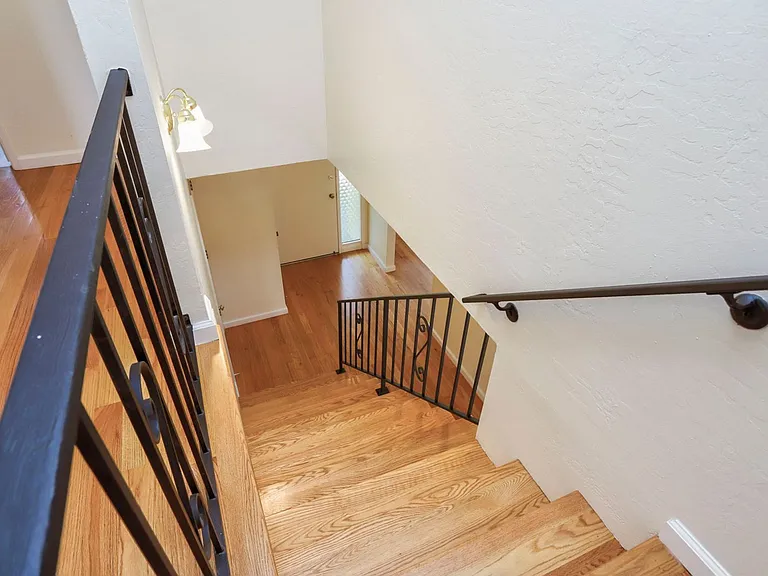 264 W Oakwood Blvd — Photo 14