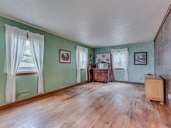 3rd image of 10773 6th St NE