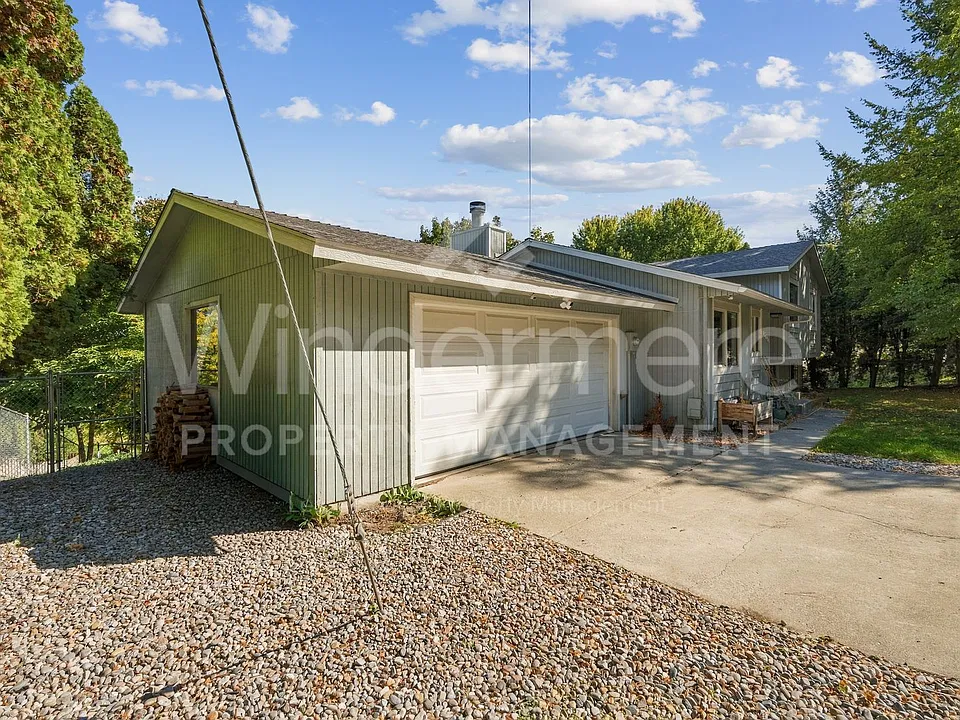 1335 S Ben Burr Blvd