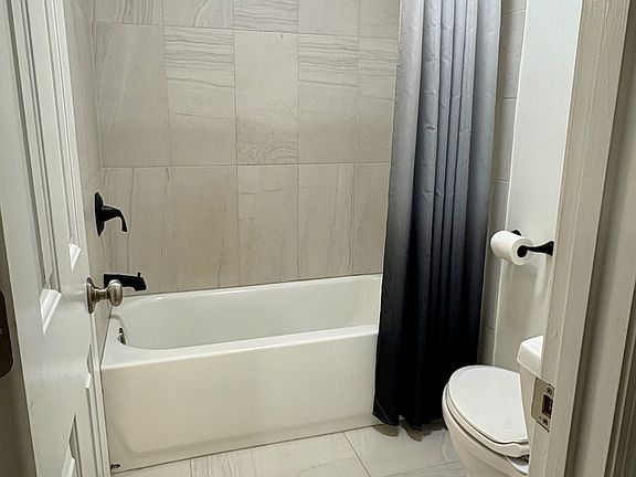 3rd image of 110 McMurray Cir