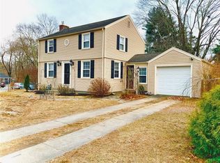 22 Parkway Dr, Warwick, RI 02886