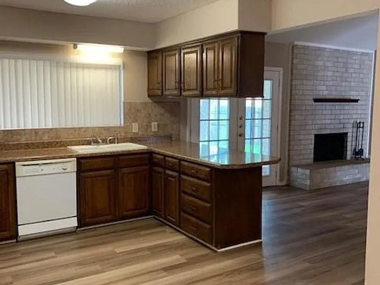 7208 Southridge Trl — Photo 5