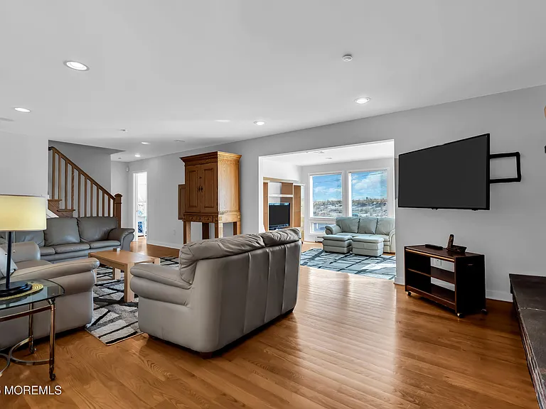 913 N Ocean Ave — Photo 11