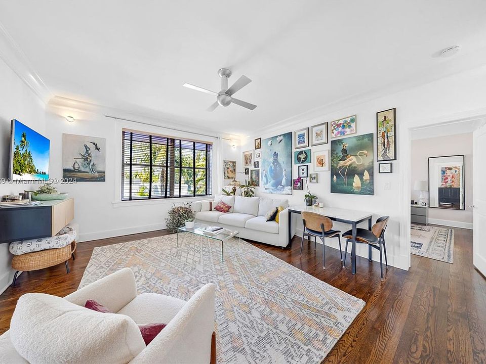 1st image of 900 16th St APT 307