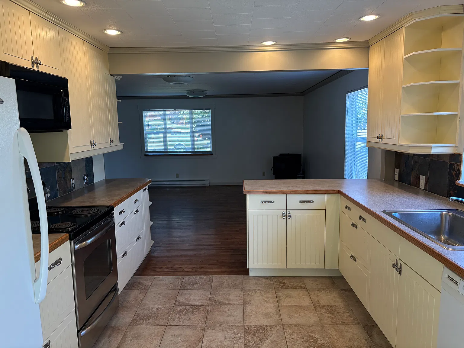 3 bed, 1212 sqft, $2,750 — Photo 3