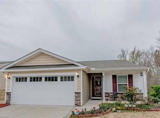 749 Willow Creek Dr, Gastonia, NC 28054