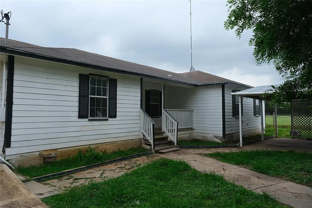3 bed, 2.0 bath, 1356 sqft, $1,600 — Photo 2